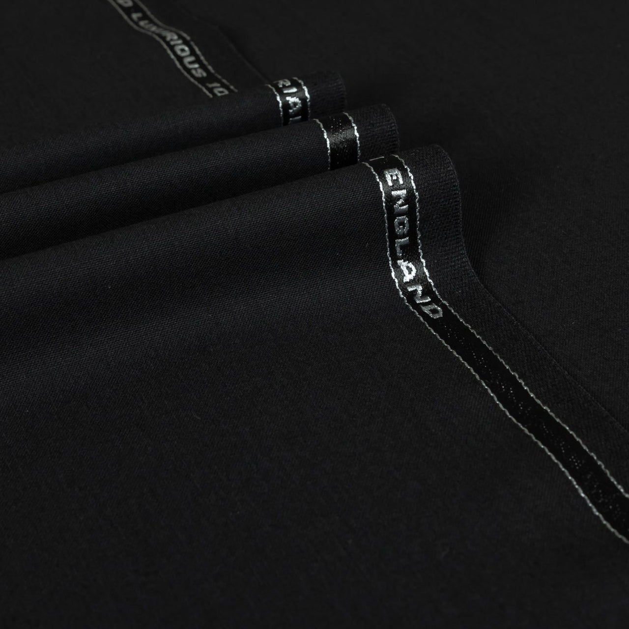 100% Escorial Wool travel suit cloth in black