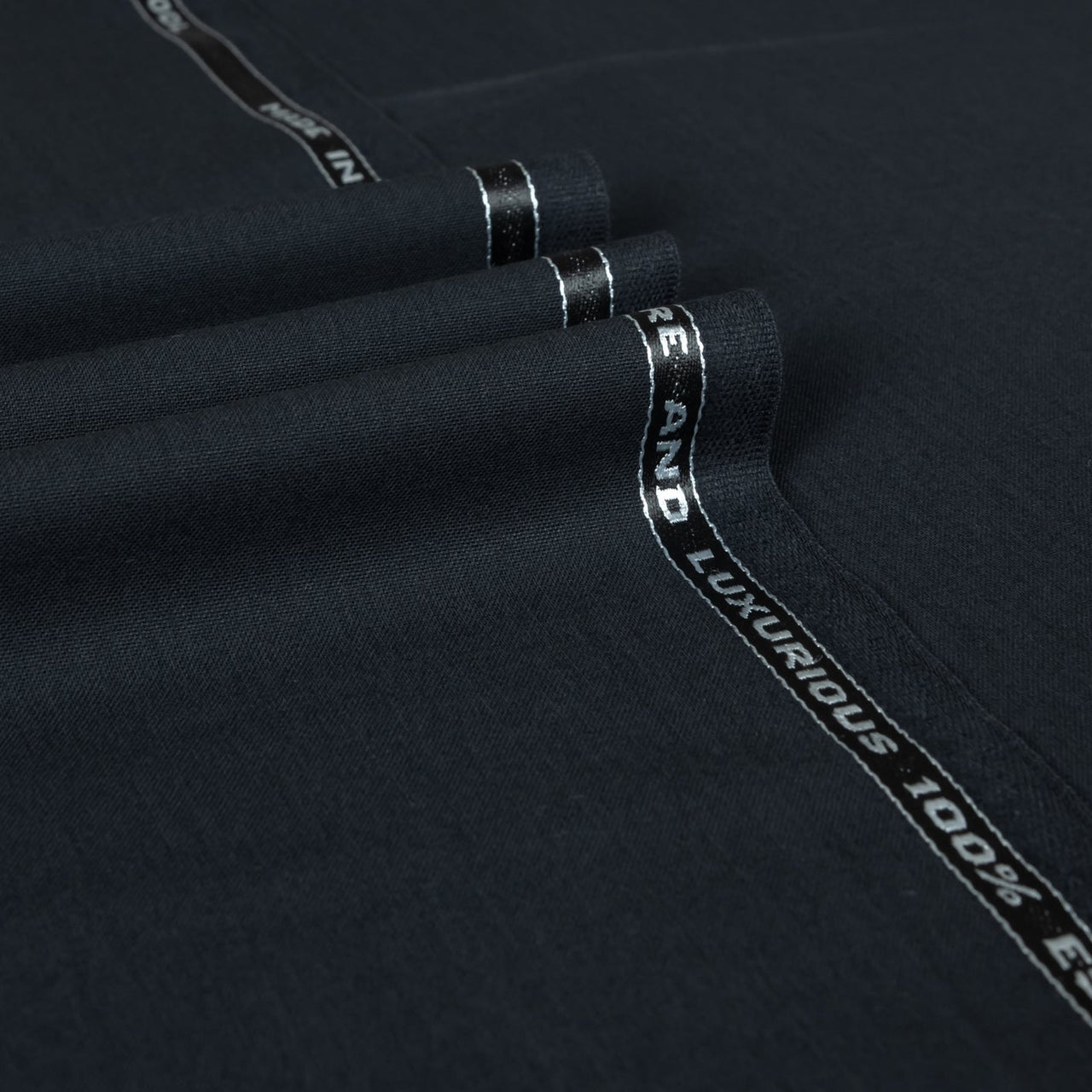 100% Escorial Wool travel suit fabric navy