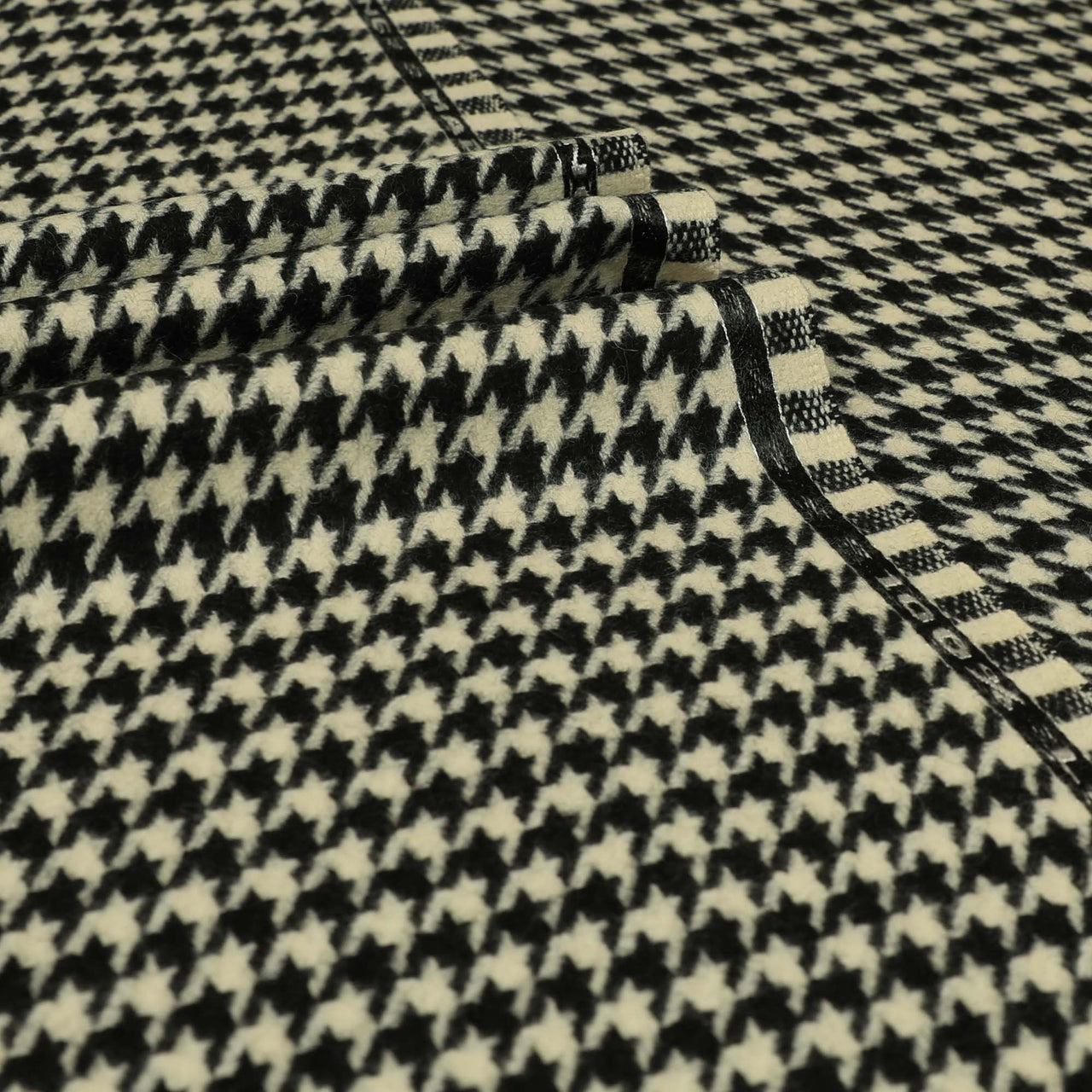 Snowdonia - Houndstooth Lambswool Coating