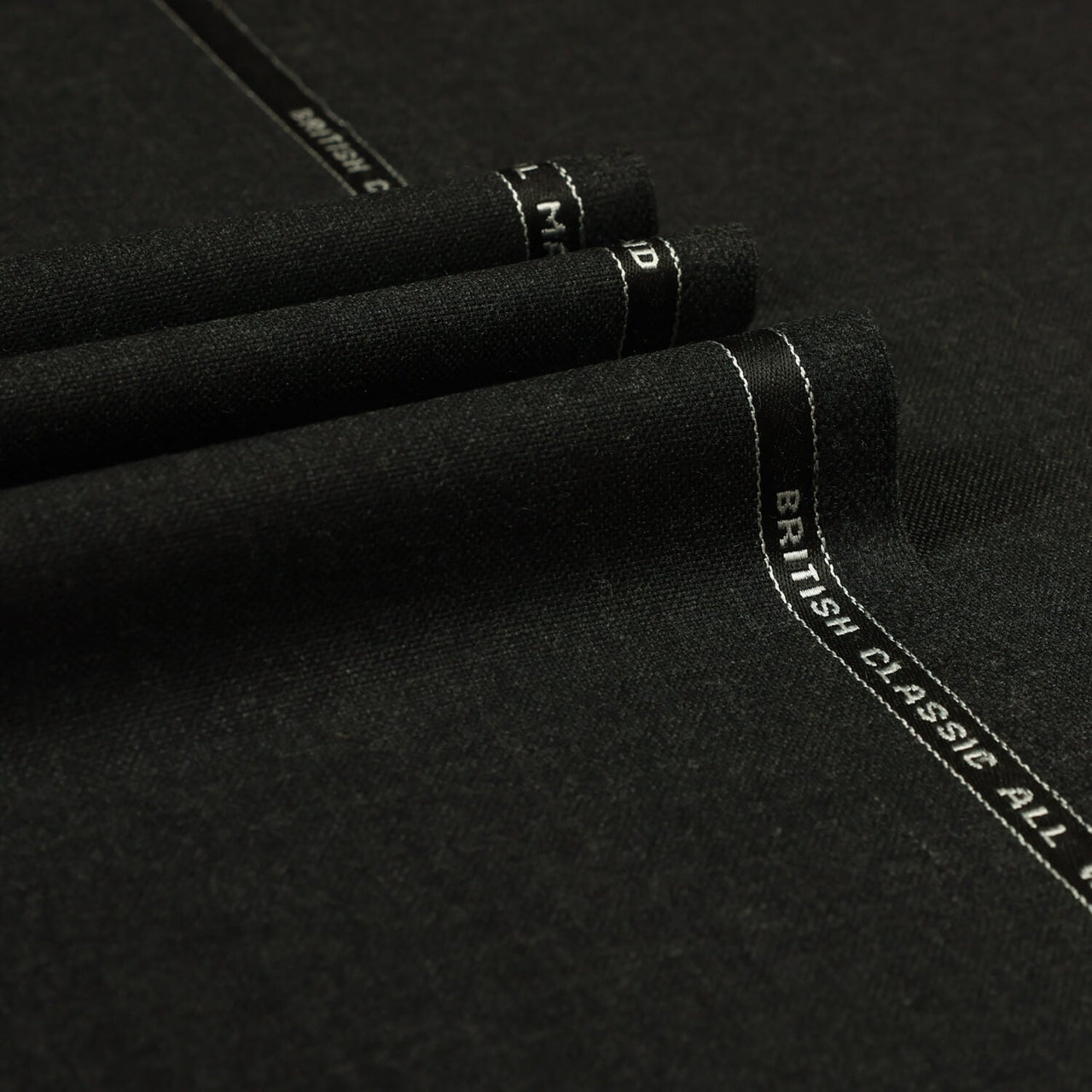 British Classic - Micro Nailhead 100% Wool