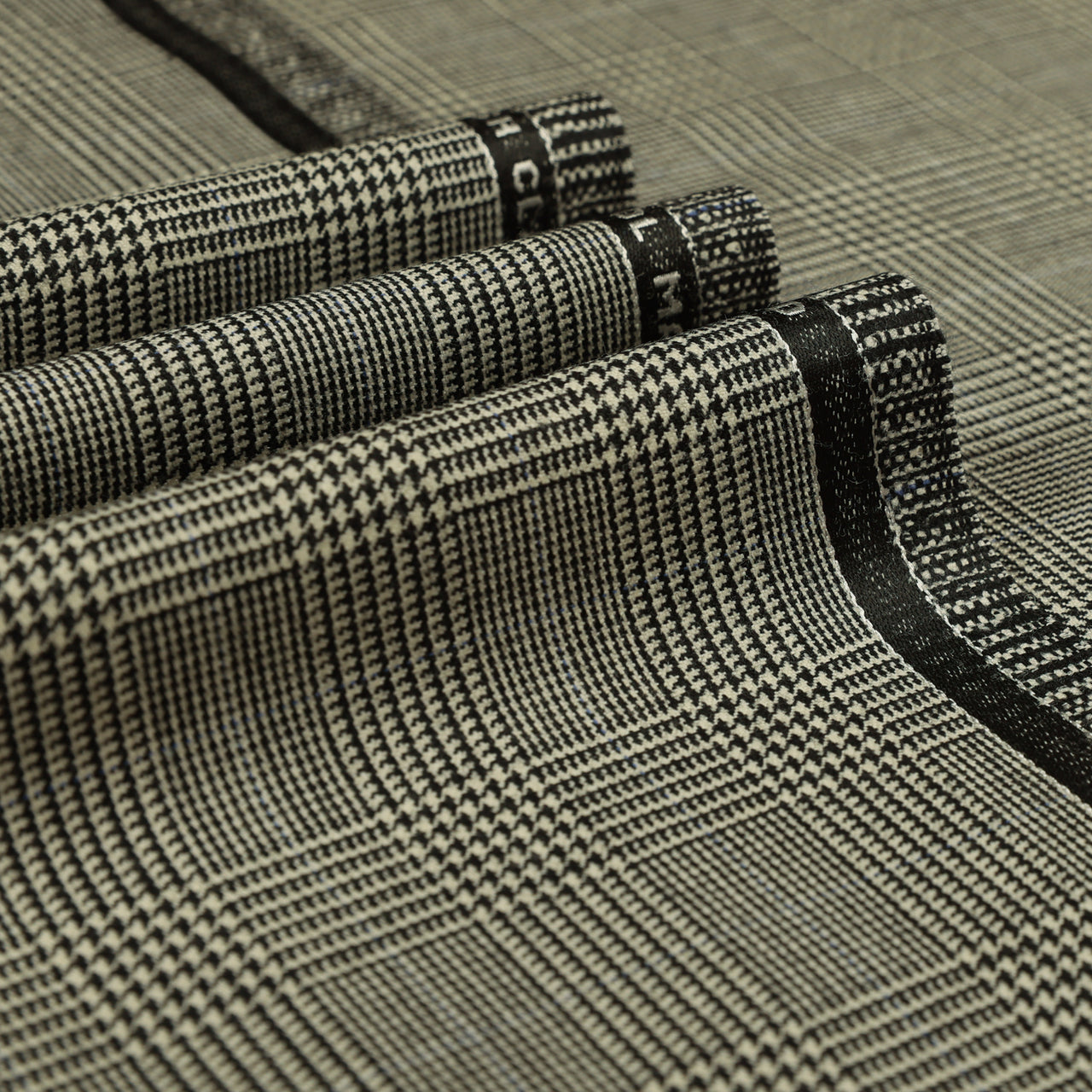 British Classic - Glen 100% Wool Suiting Fabric