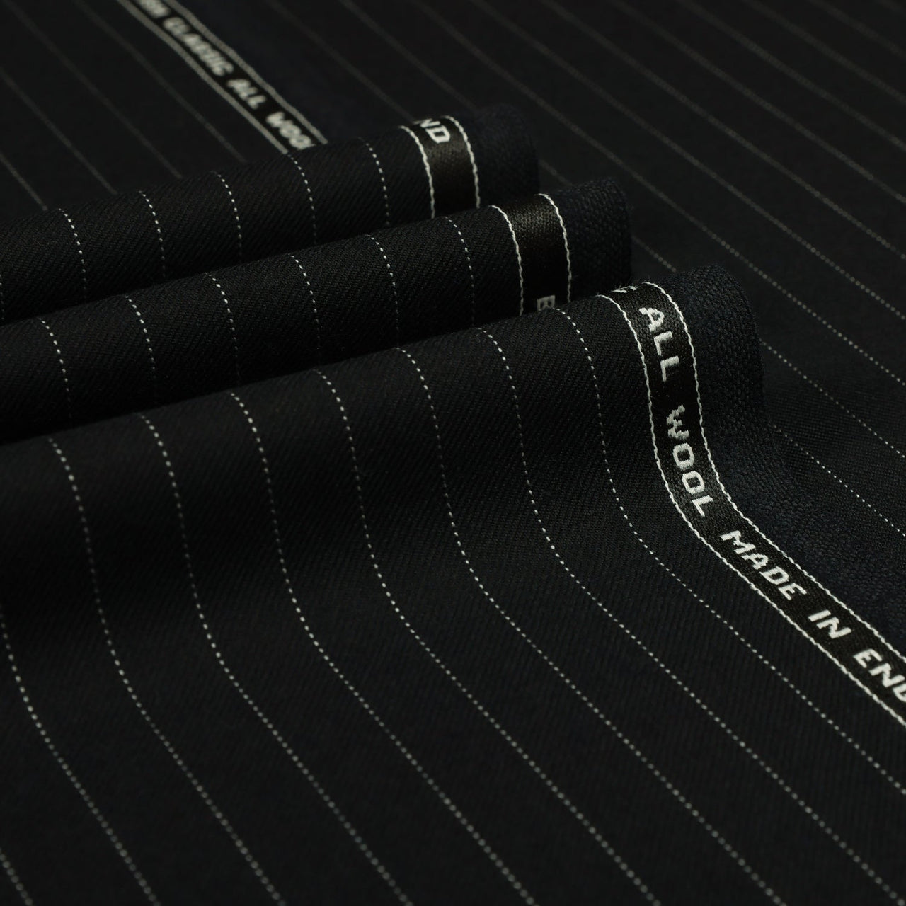 British Classic - Pin Dot Stripe 100% Wool
