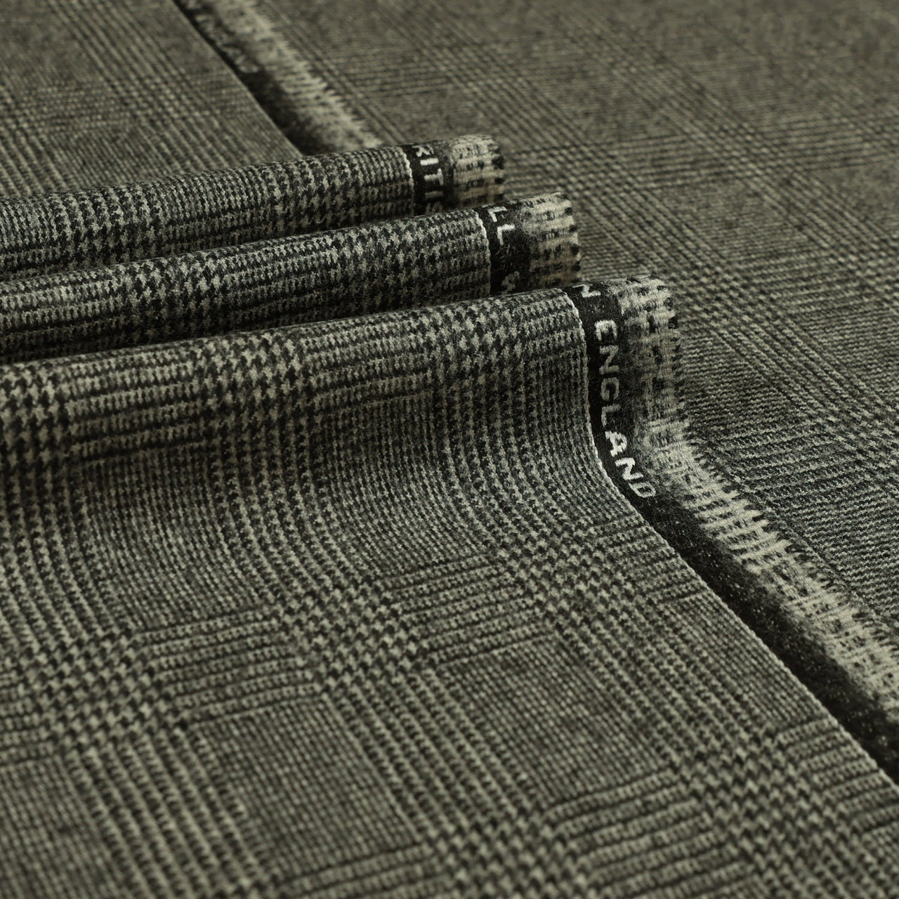 British Classic - Glen Check 100% Wool