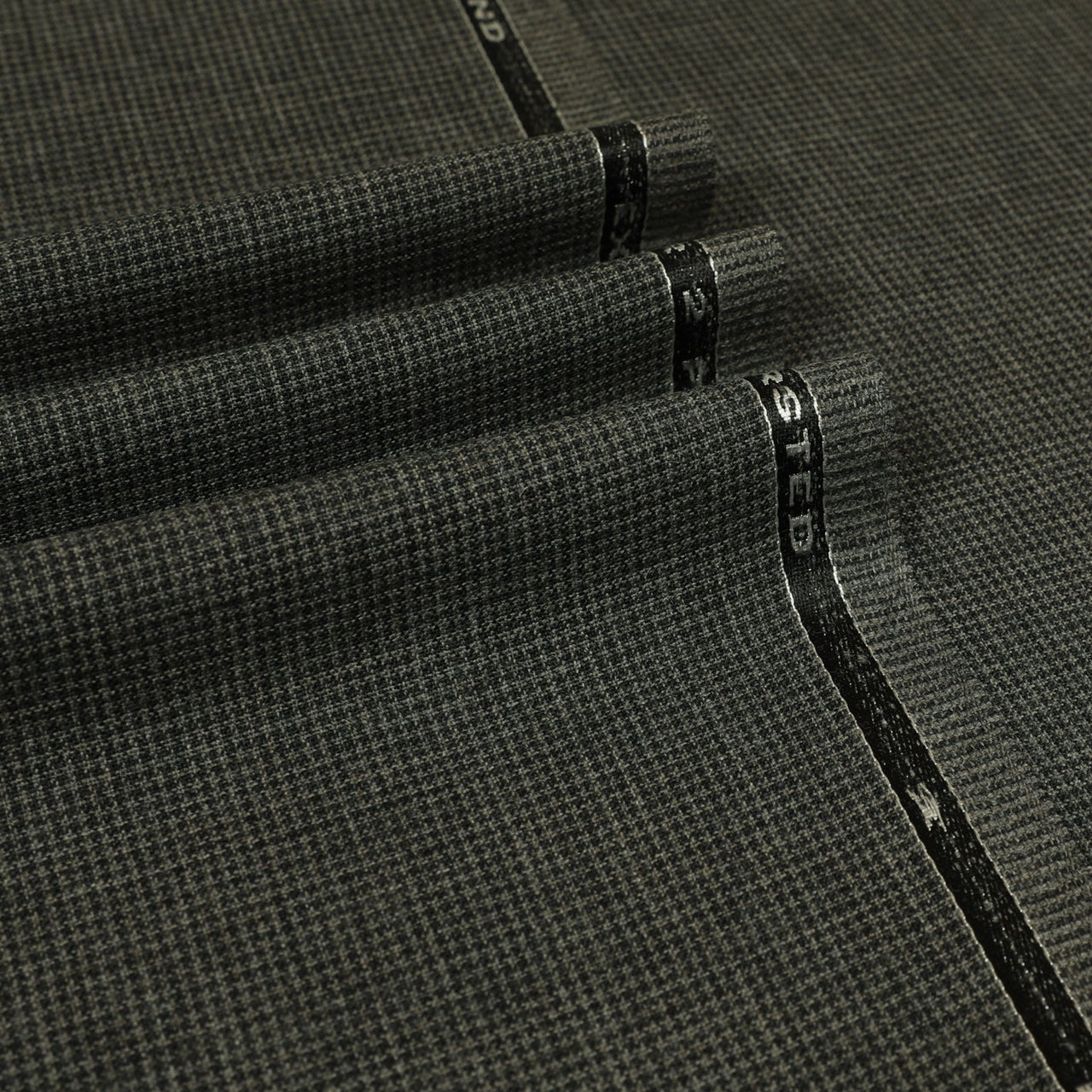 Explorer - Houndstooth 100% High Twist Wool