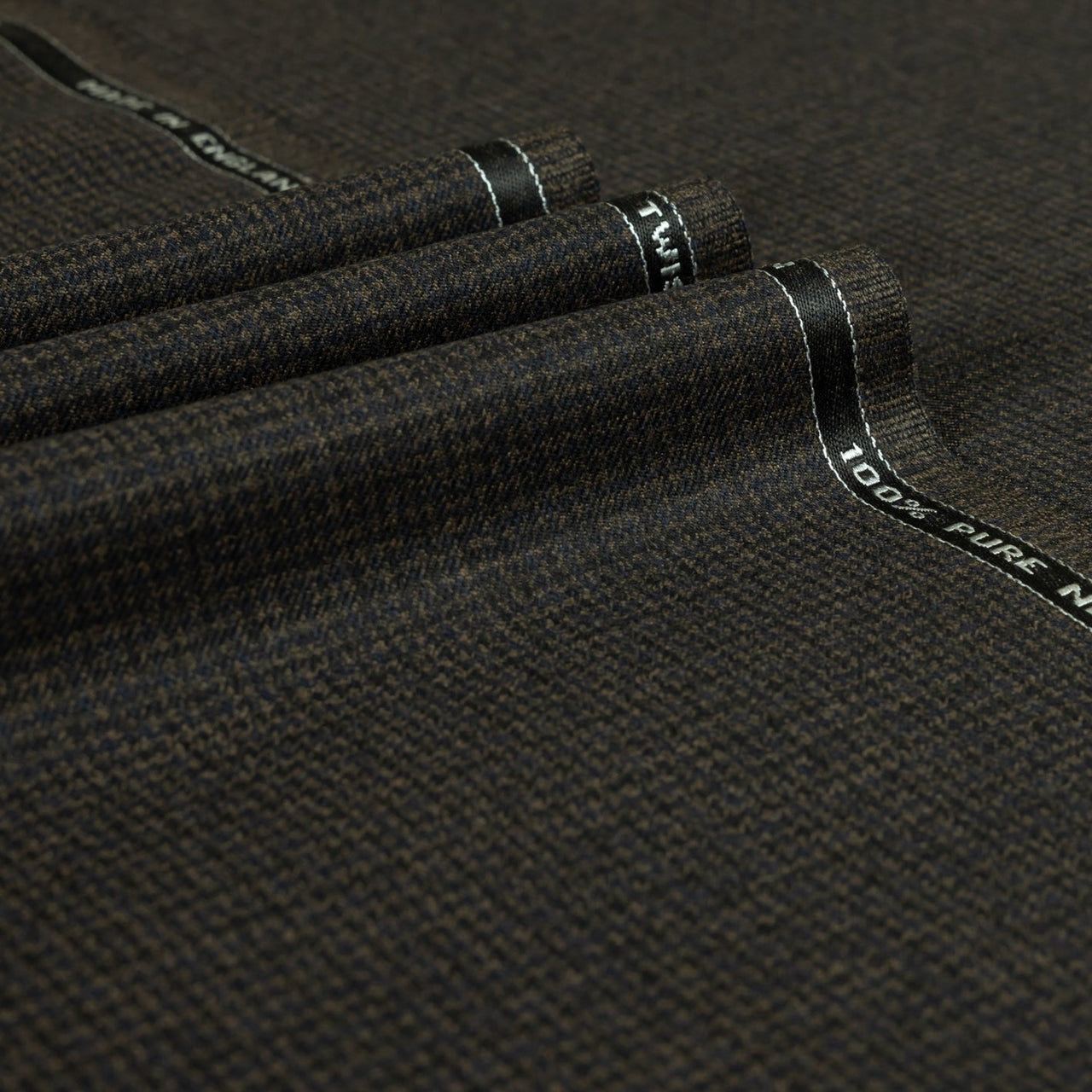 Dark Brown Dogtooth 100% Merino Wool Mid Weight Suiting Fabric